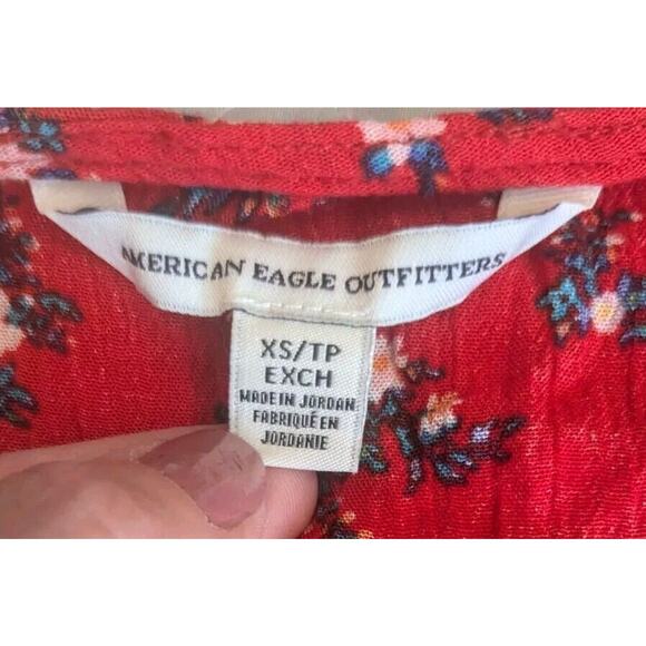 American Eagle Top Womens blouse sz XS Red Floral Tie cropped Button Up - Picture 5 of 7